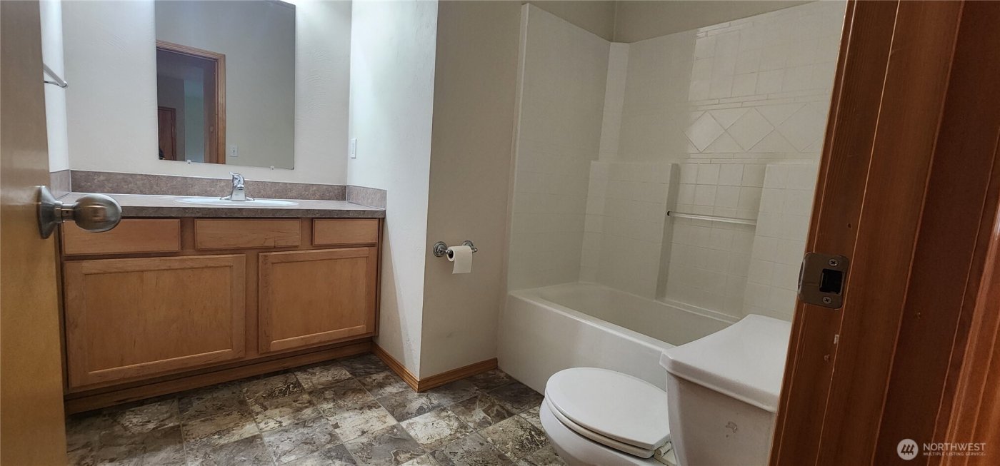 70 E Beaumont Dr #A, Shelton, WA 98584