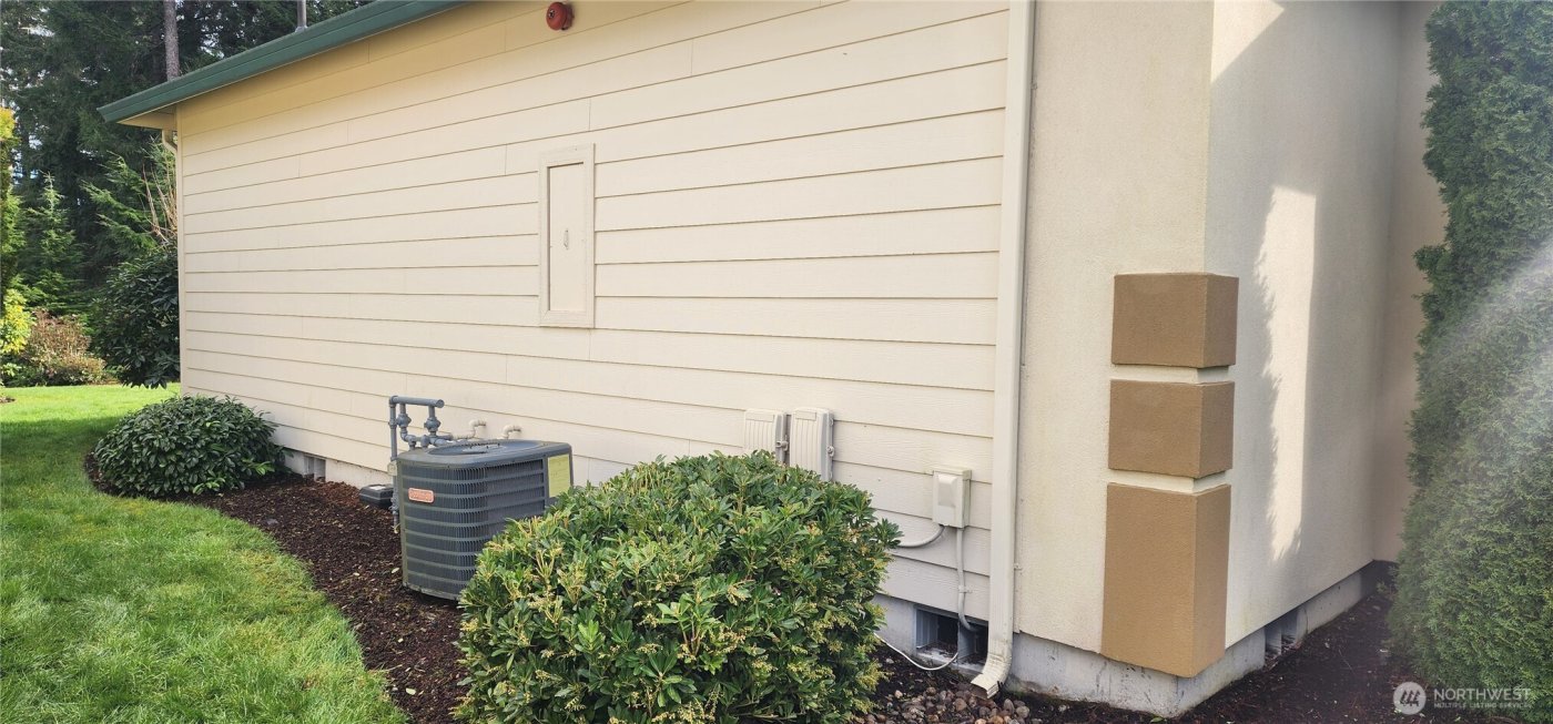 70 E Beaumont Dr #A, Shelton, WA 98584