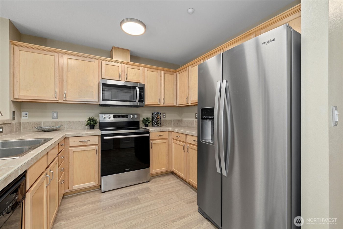 1981 24th Avenue NE #104, Issaquah, WA 98029