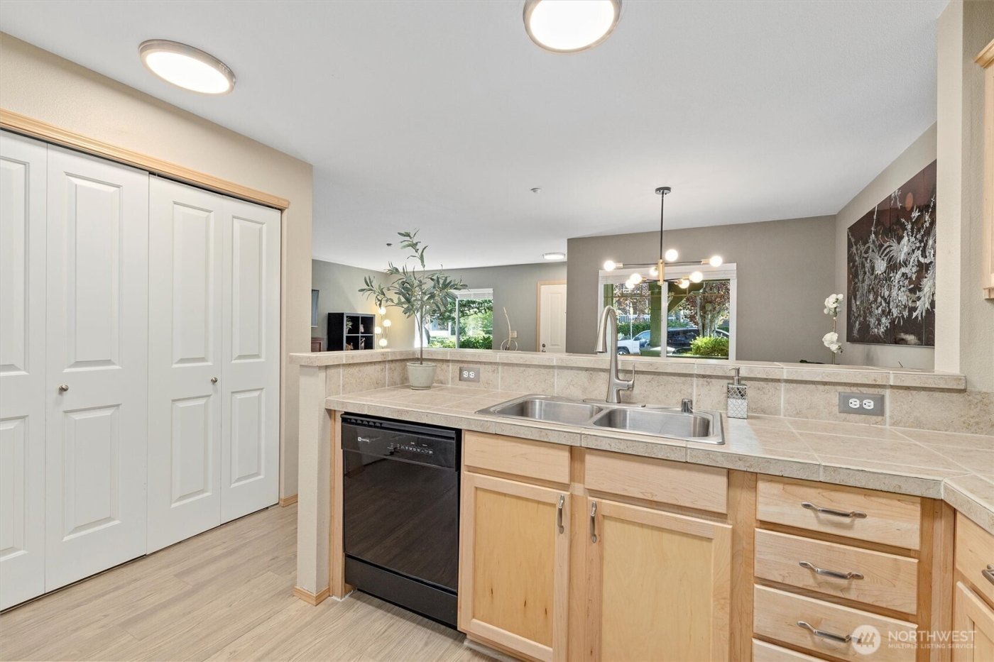 1981 24th Avenue NE #104, Issaquah, WA 98029