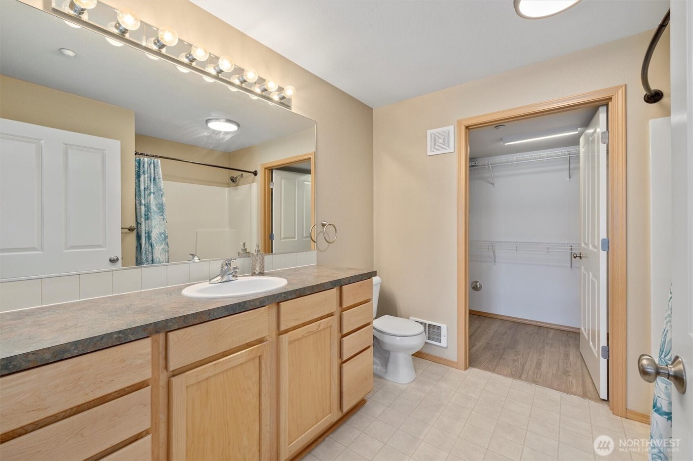 1981 24th Avenue NE #104, Issaquah, WA 98029