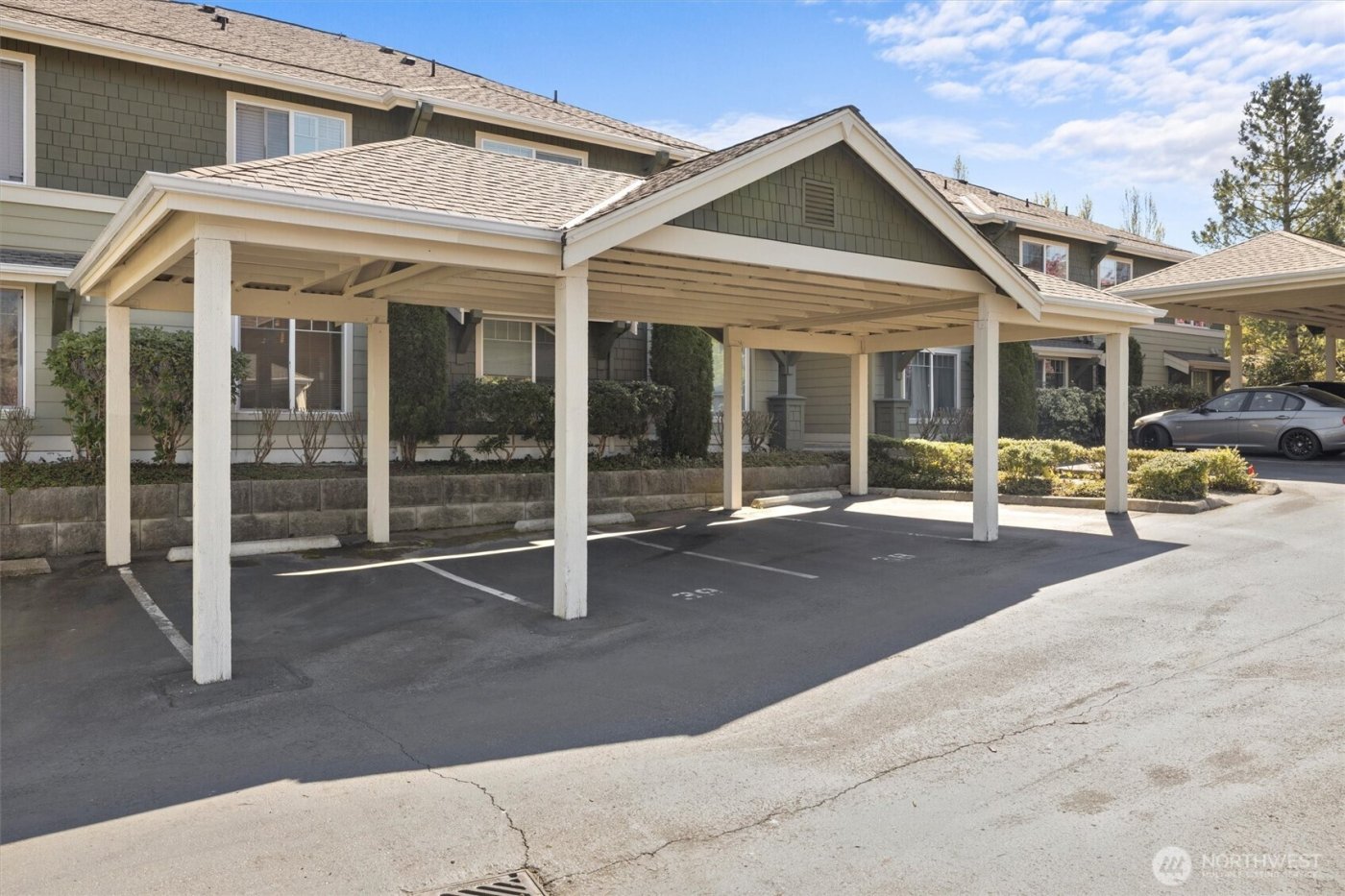 1981 24th Avenue NE #104, Issaquah, WA 98029