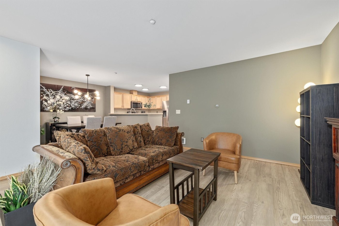 1981 24th Avenue NE #104, Issaquah, WA 98029