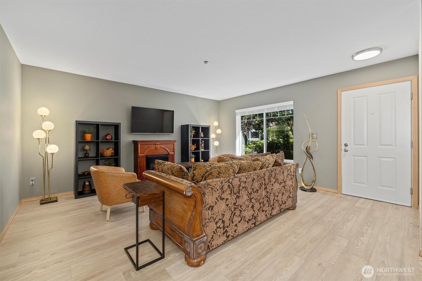 1981 24th Avenue NE #104, Issaquah, WA 98029