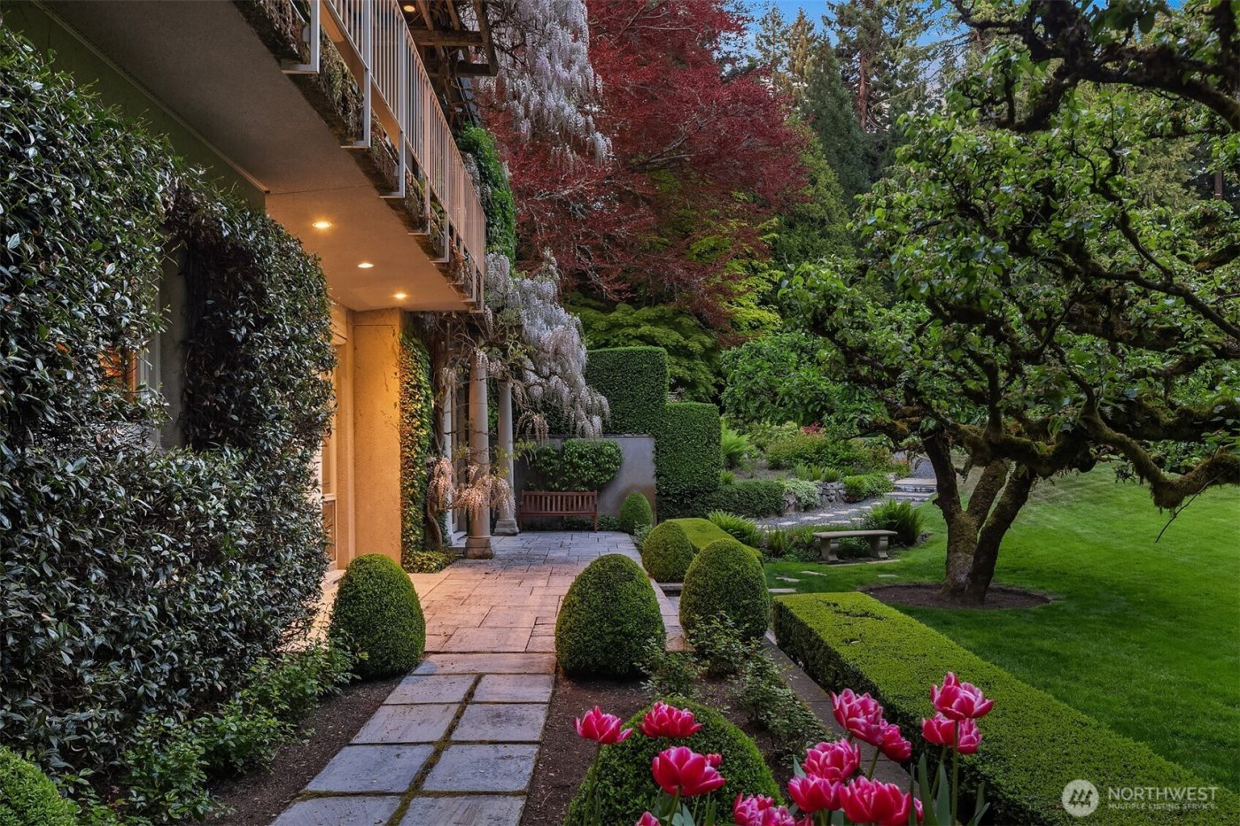 107 NW Highland Drive , Seattle, WA 98177