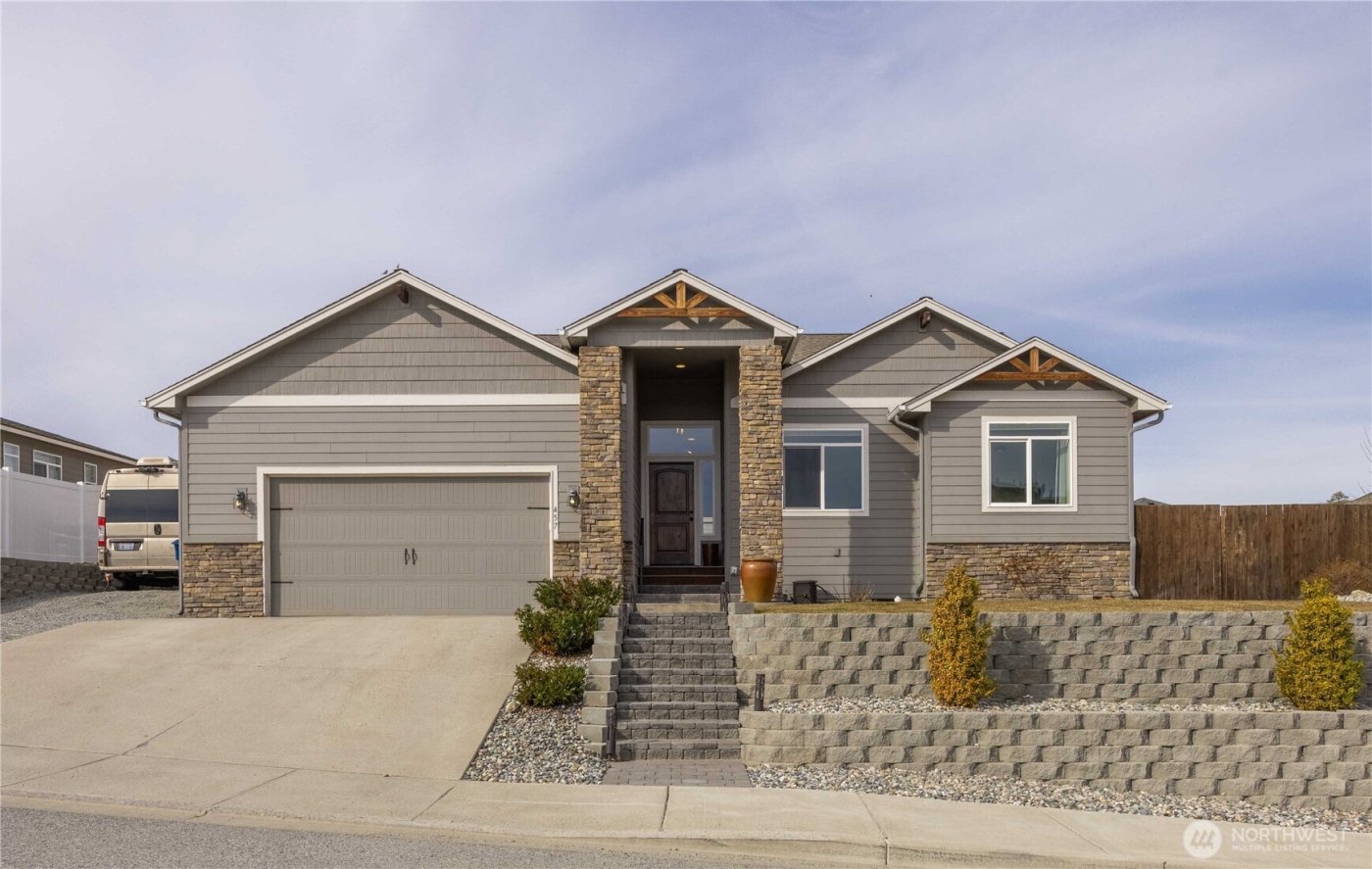 457 Whisper Place , Chelan, WA 98816