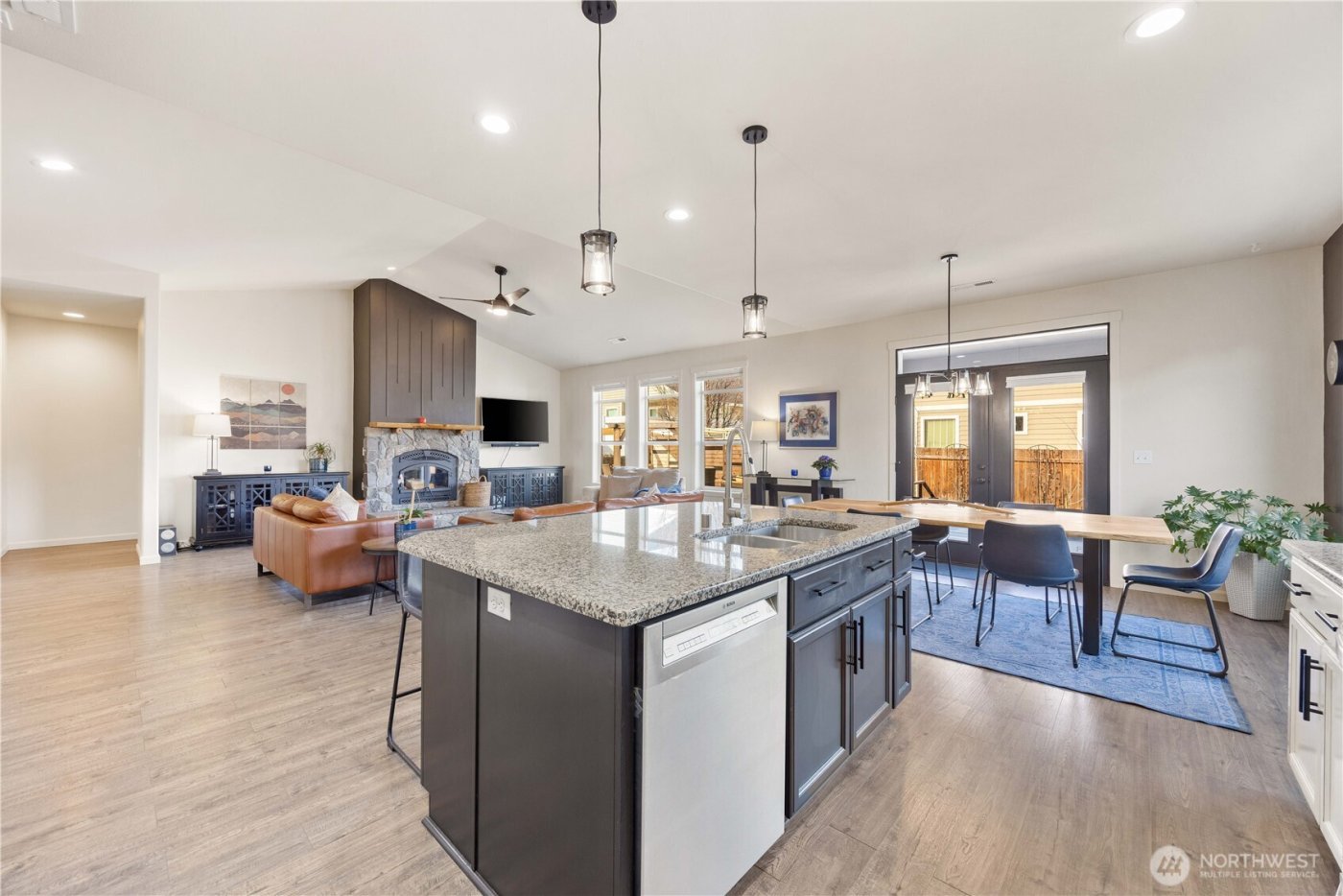 457 Whisper Place , Chelan, WA 98816