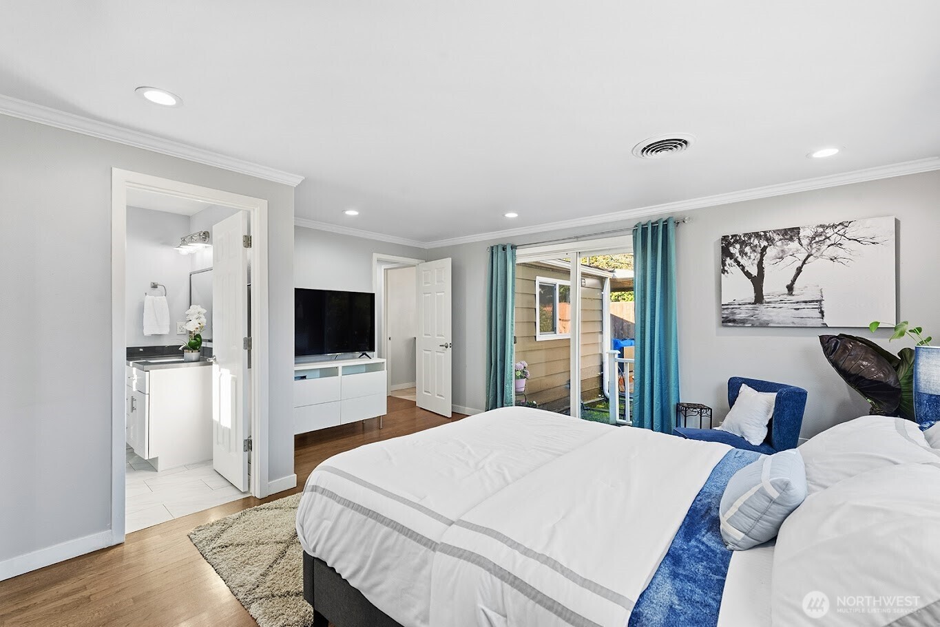 15812 30 Avenue NE, Shoreline, WA 98155