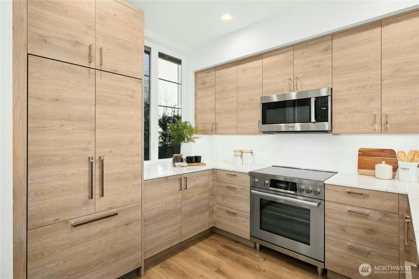 116 B 2nd Street S #B, Kirkland, WA 98033