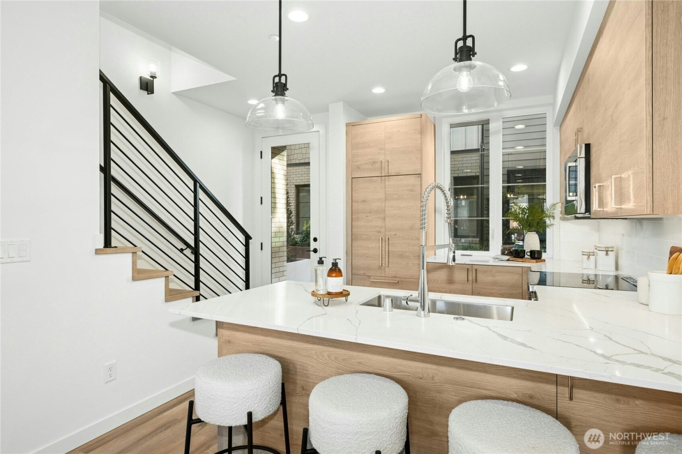 116 B 2nd Street S #B, Kirkland, WA 98033