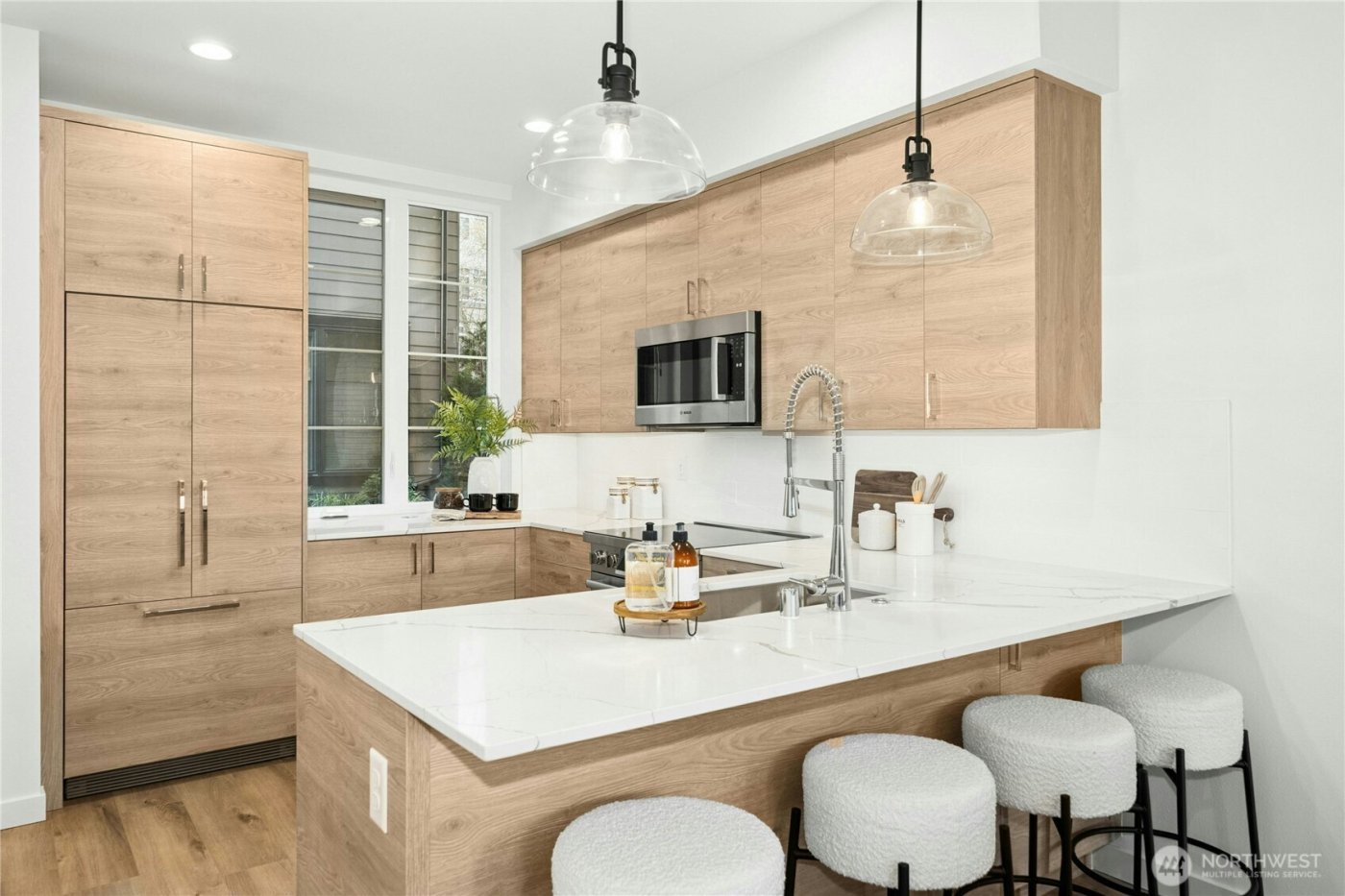 116 B 2nd Street S #B, Kirkland, WA 98033