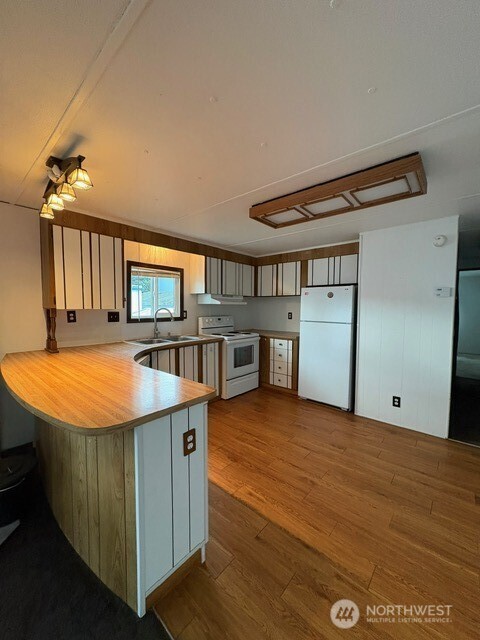 7031 NE 175th Street #5, Kenmore, WA 98028
