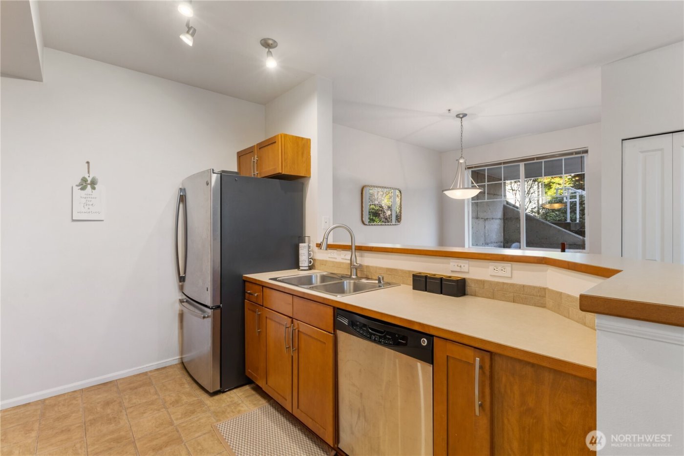 21430 40th Place S #A, SeaTac, WA 98198-4252