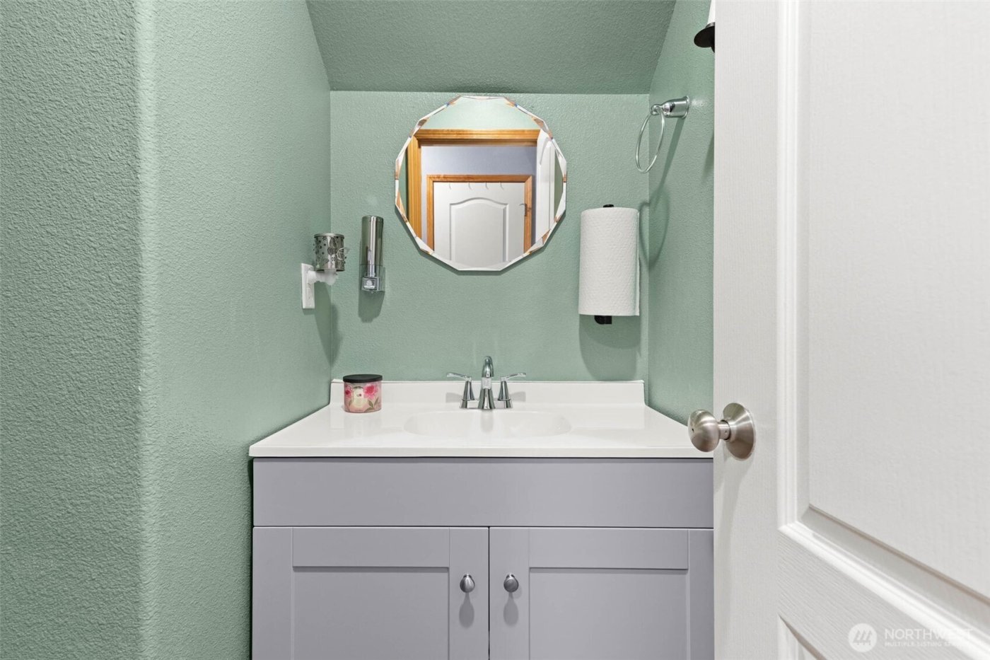 648 Kaitlyn St W , Eatonville, WA 98328