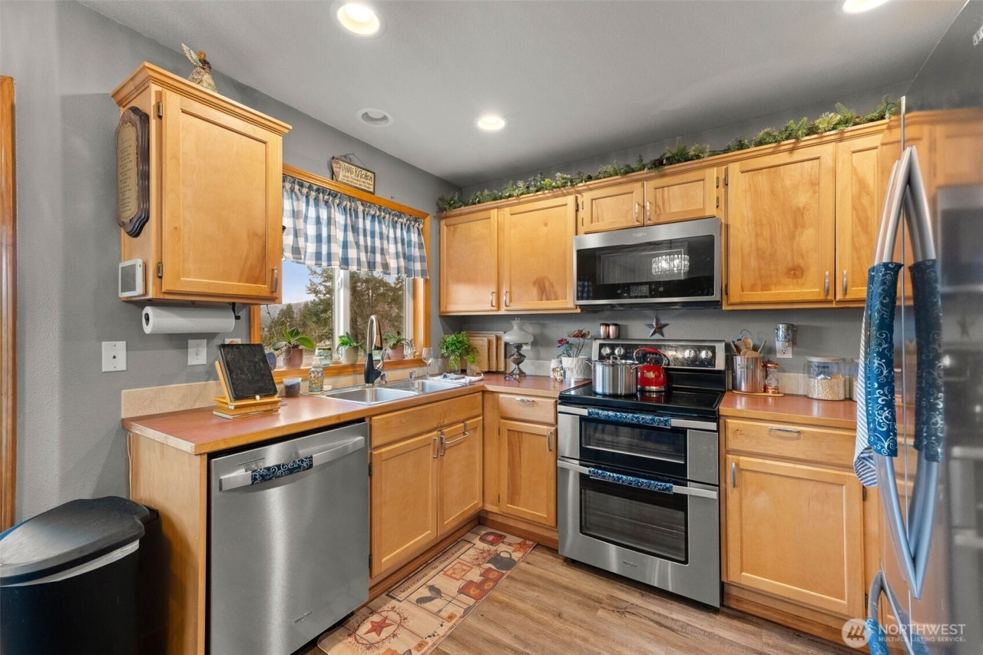 648 Kaitlyn St W , Eatonville, WA 98328