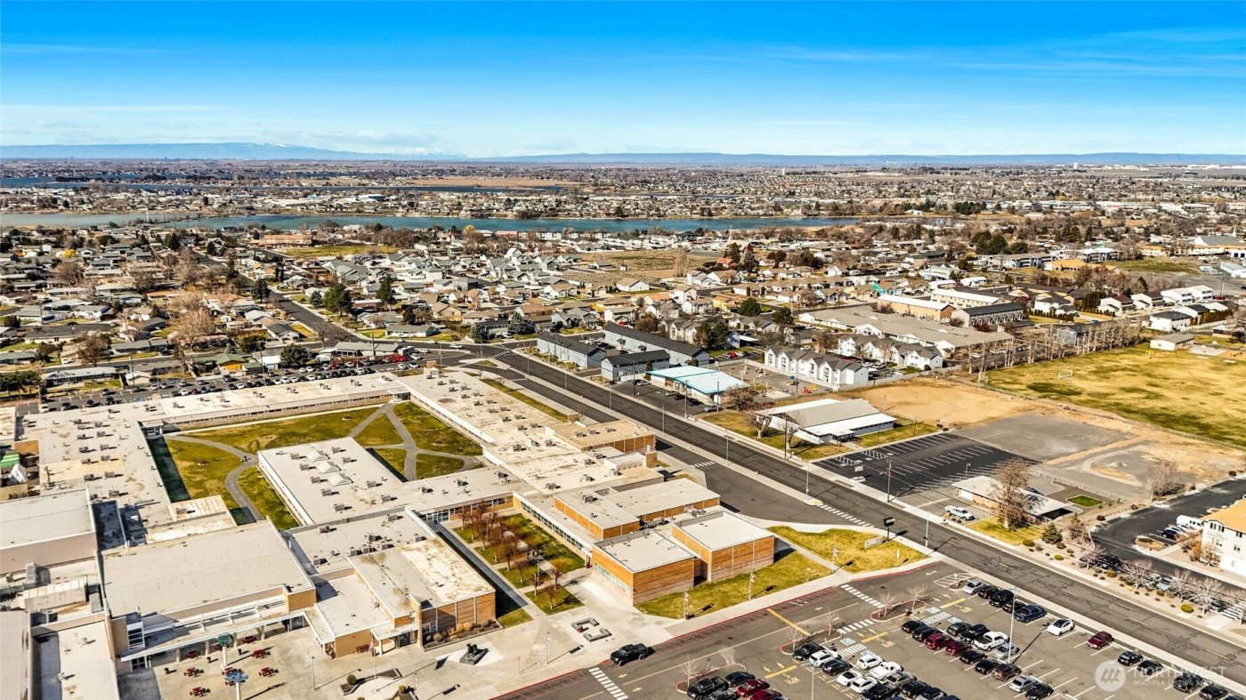 1525 S Monroe Street , Moses Lake, WA 98837