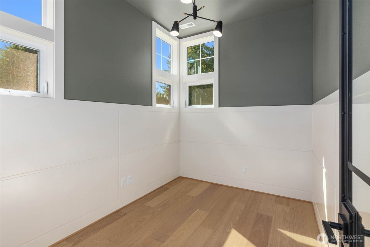 13104 NE 103RD Place , Kirkland, WA 98033