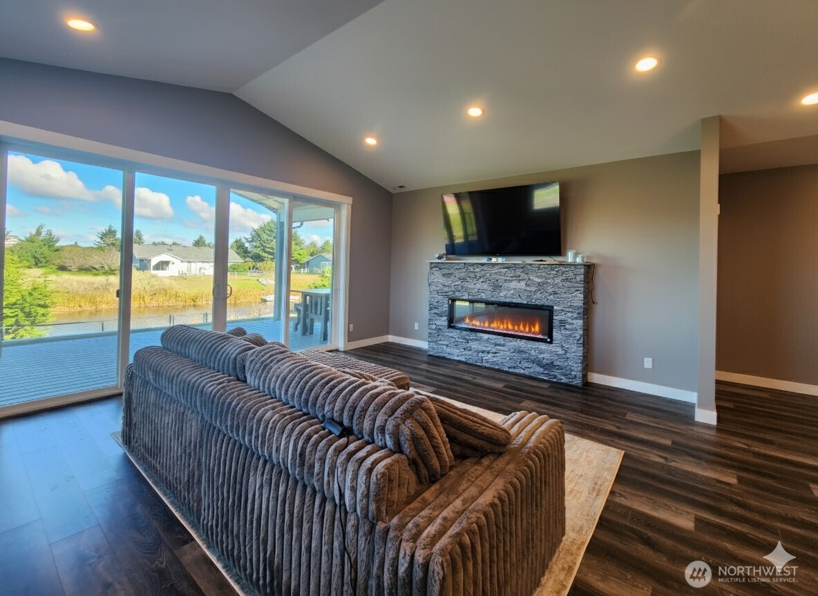 332 Cockle Street SW, Ocean Shores, WA 98569