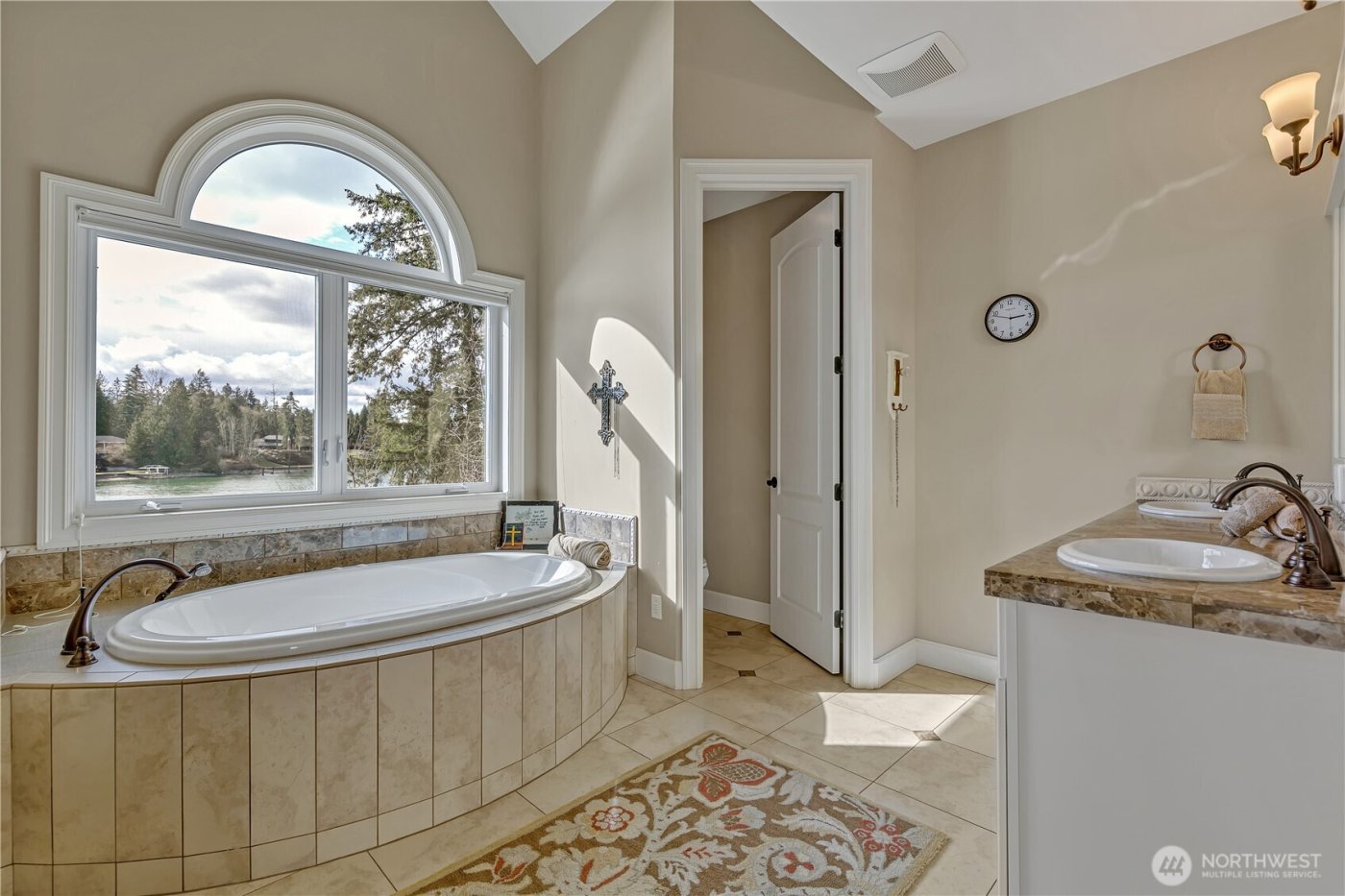 21256 39th Street Ct E, Lake Tapps, WA 98391