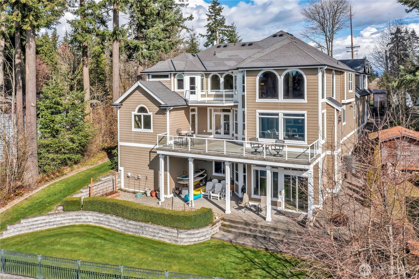 21256 39th Street Ct E, Lake Tapps, WA 98391