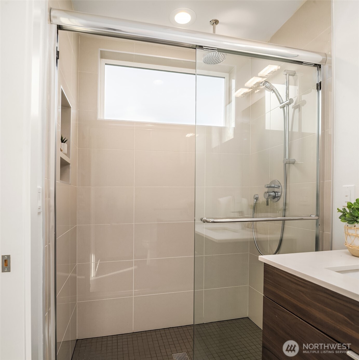 2455 Wickstrom Place SW, Seattle, WA 98116