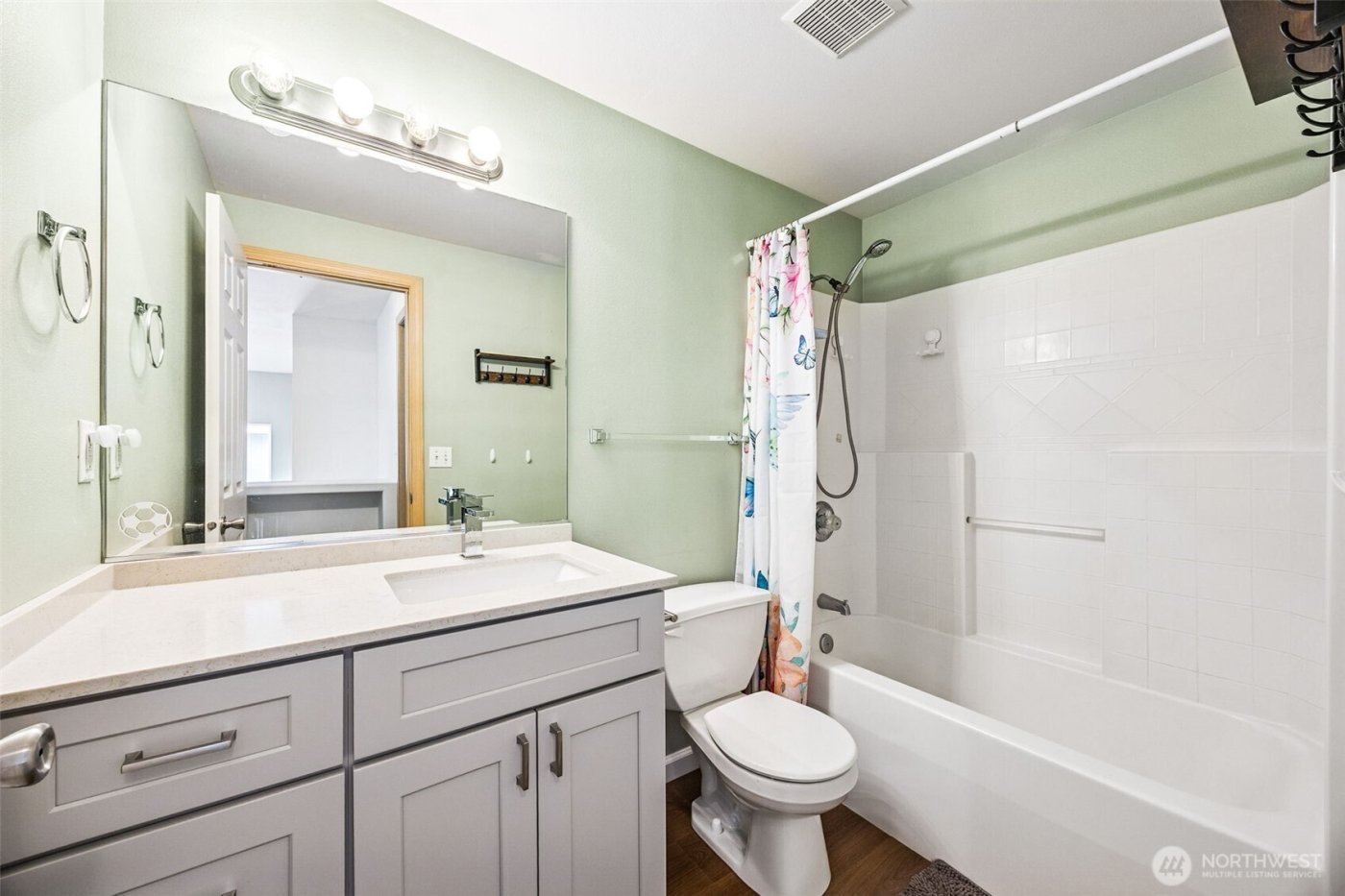 7503 Village Dr , Sumner, WA 98390