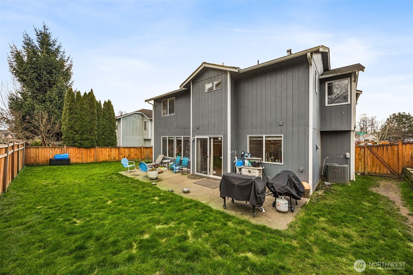 7503 Village Dr , Sumner, WA 98390