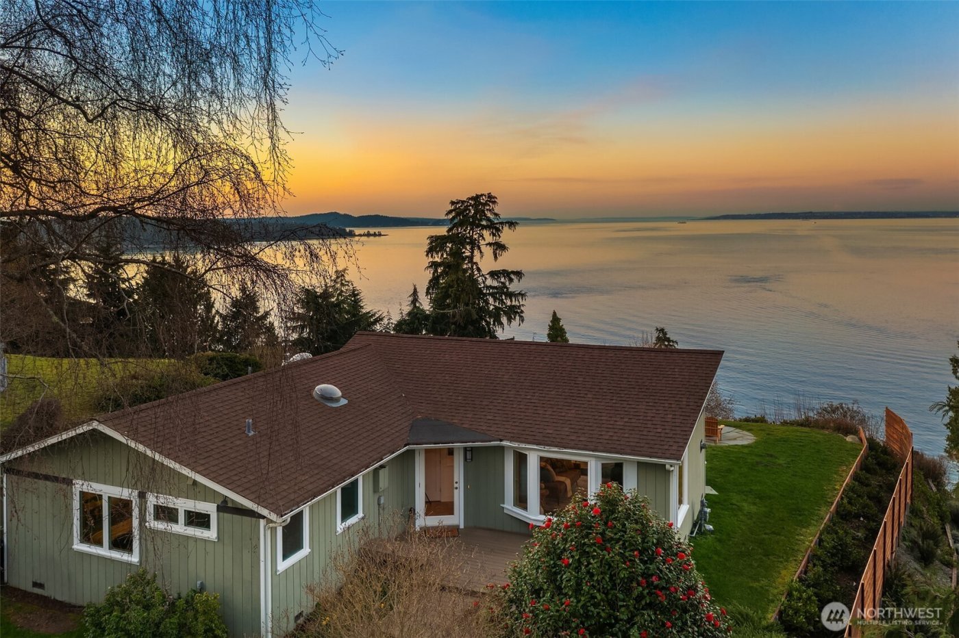 10628 SW Cowan Road , Vashon, WA 98070