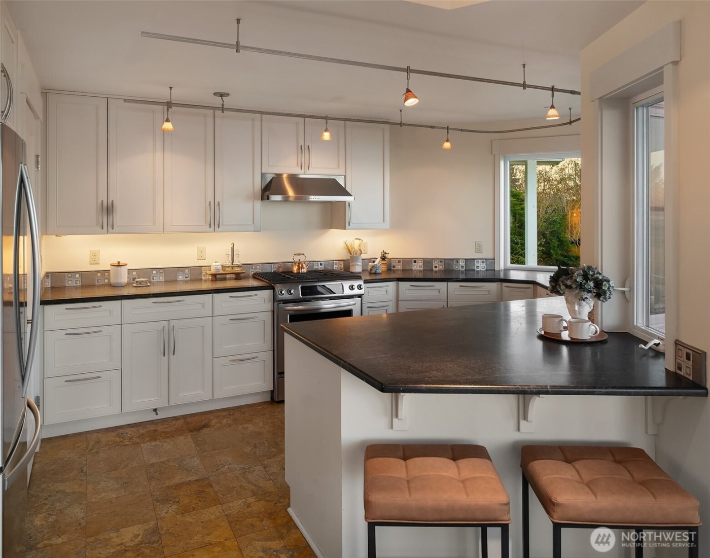 10628 SW Cowan Road , Vashon, WA 98070