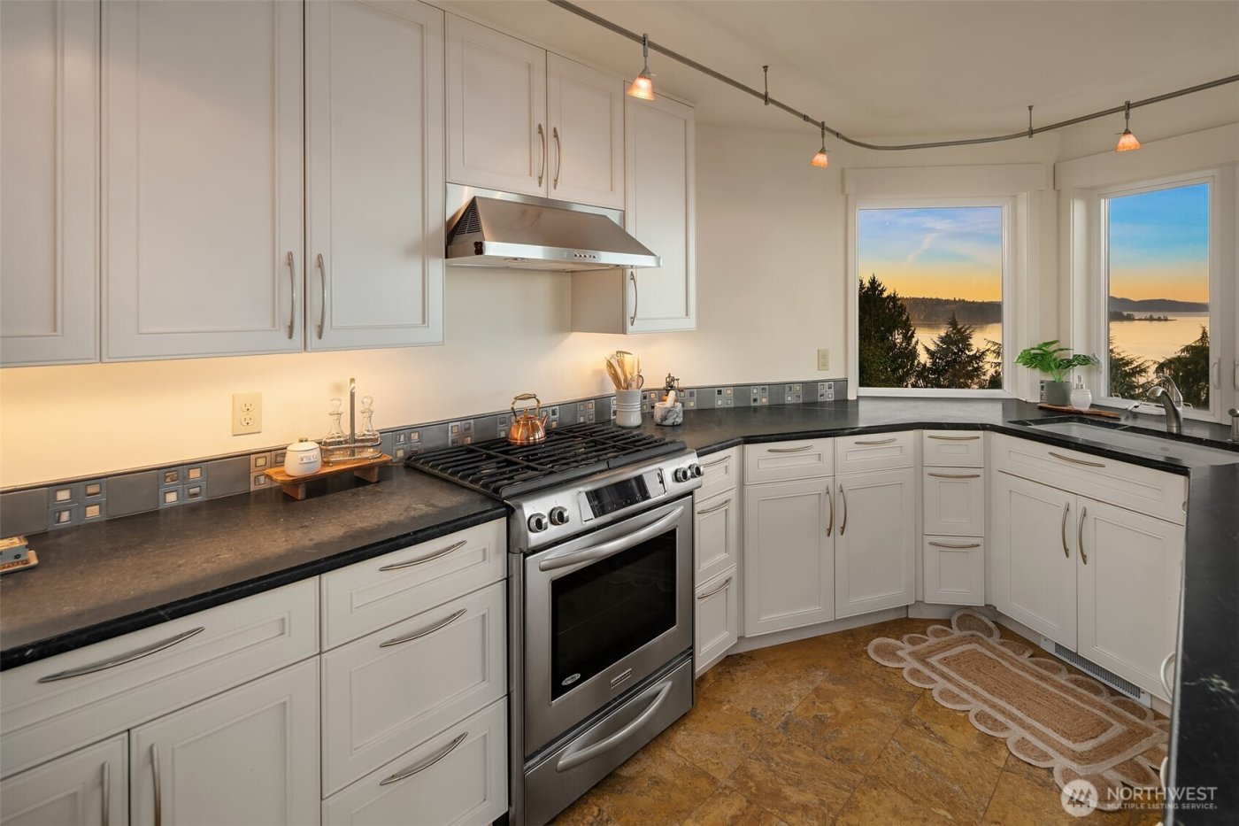 10628 SW Cowan Road , Vashon, WA 98070