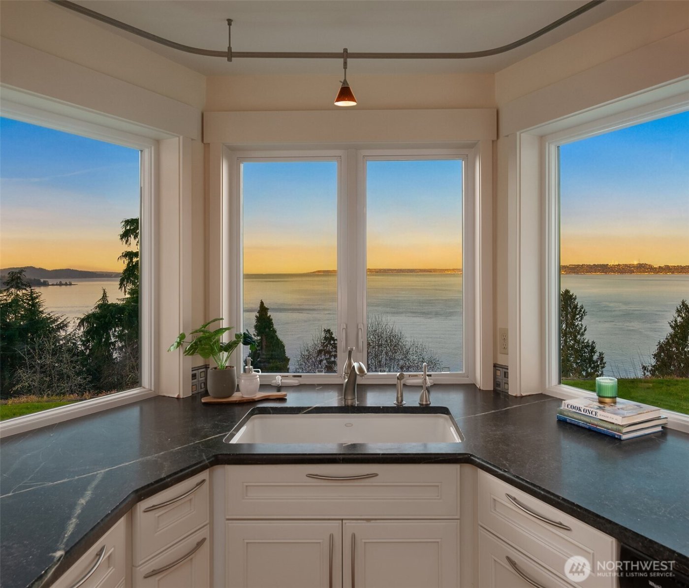 10628 SW Cowan Road , Vashon, WA 98070