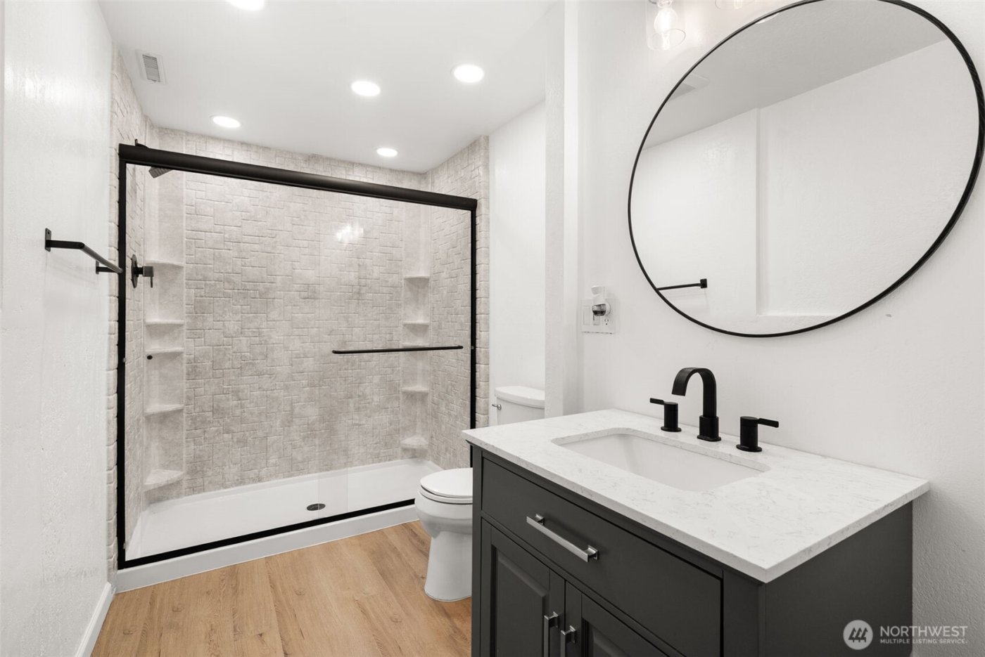 725 W Wyandotte Avenue , Shelton, WA 98584