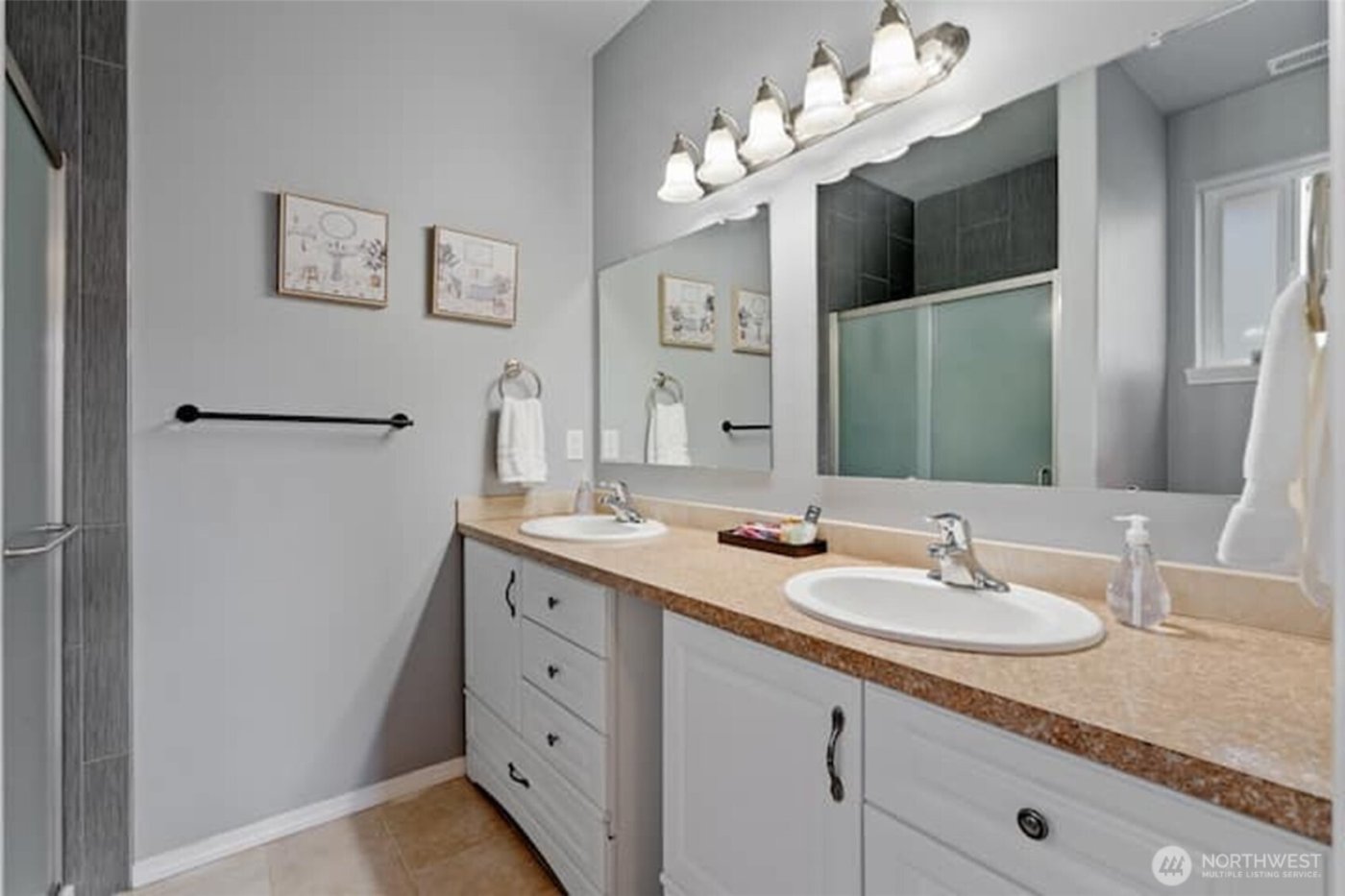 2500 Redwood Avenue , Longview, WA 98632