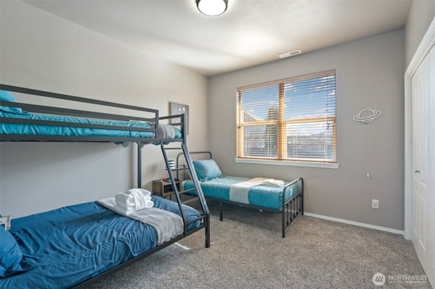 2500 Redwood Avenue , Longview, WA 98632