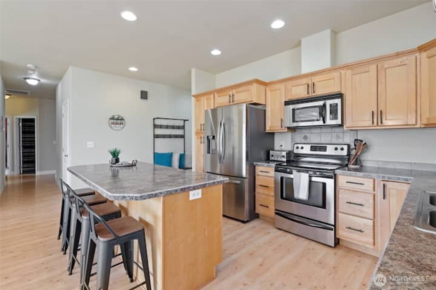 2500 Redwood Avenue , Longview, WA 98632