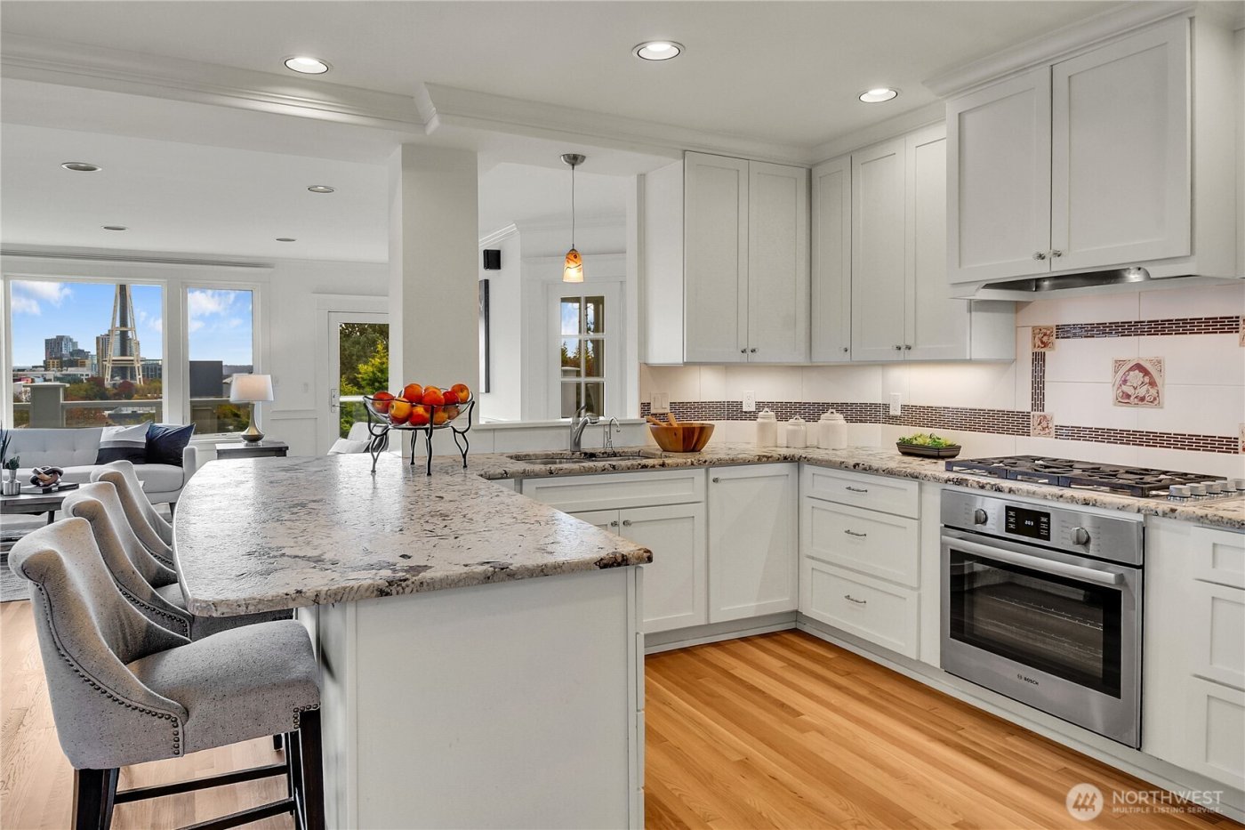 922 Nob Hill Avenue N, Seattle, WA 98109