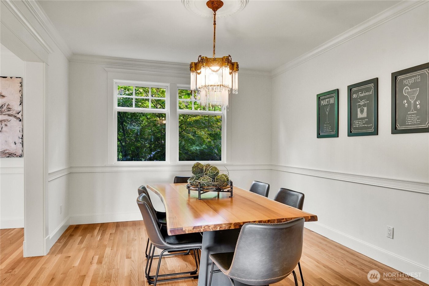 922 Nob Hill Avenue N, Seattle, WA 98109