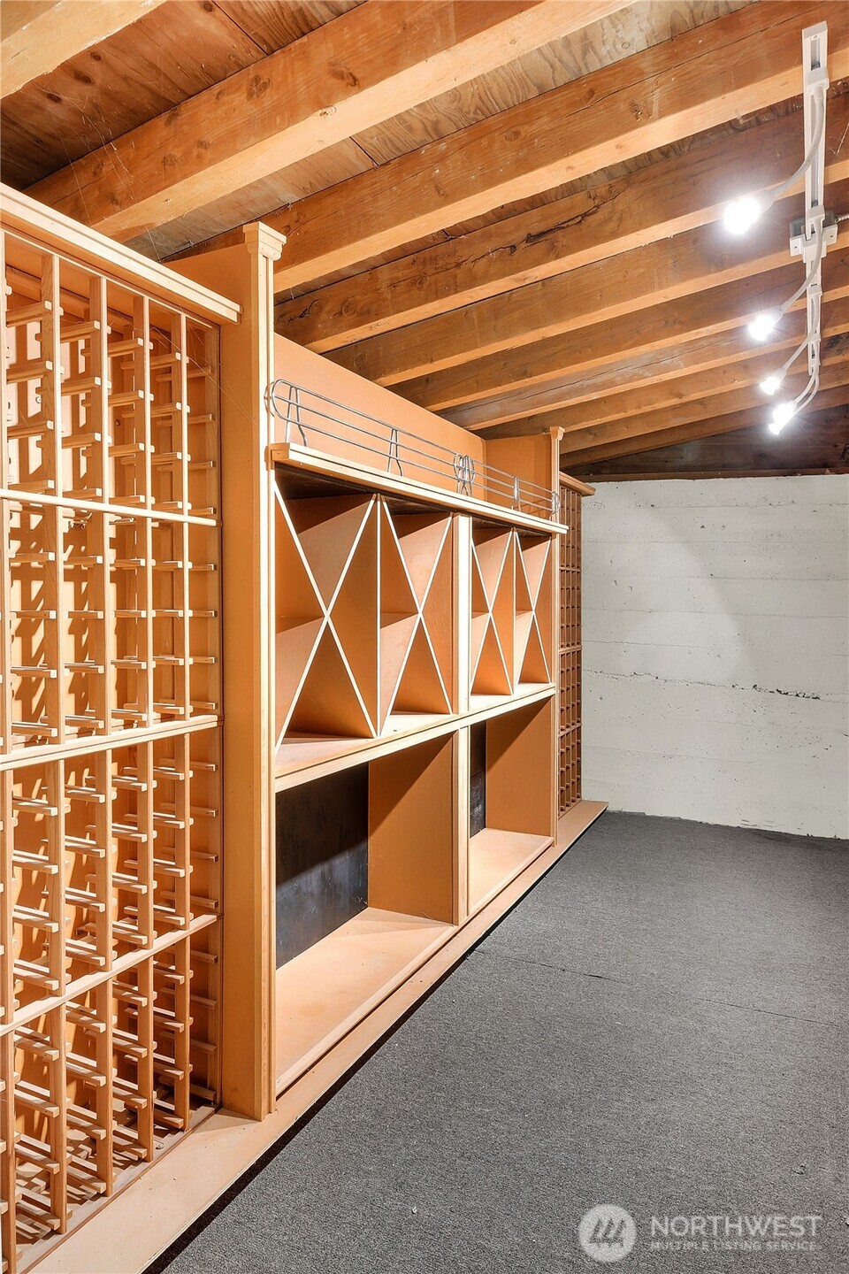 922 Nob Hill Avenue N, Seattle, WA 98109