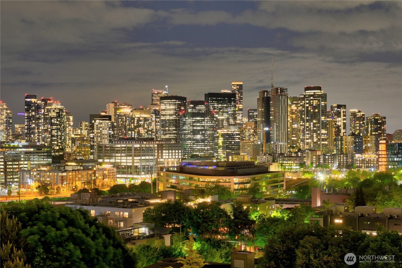 922 Nob Hill Avenue N, Seattle, WA 98109