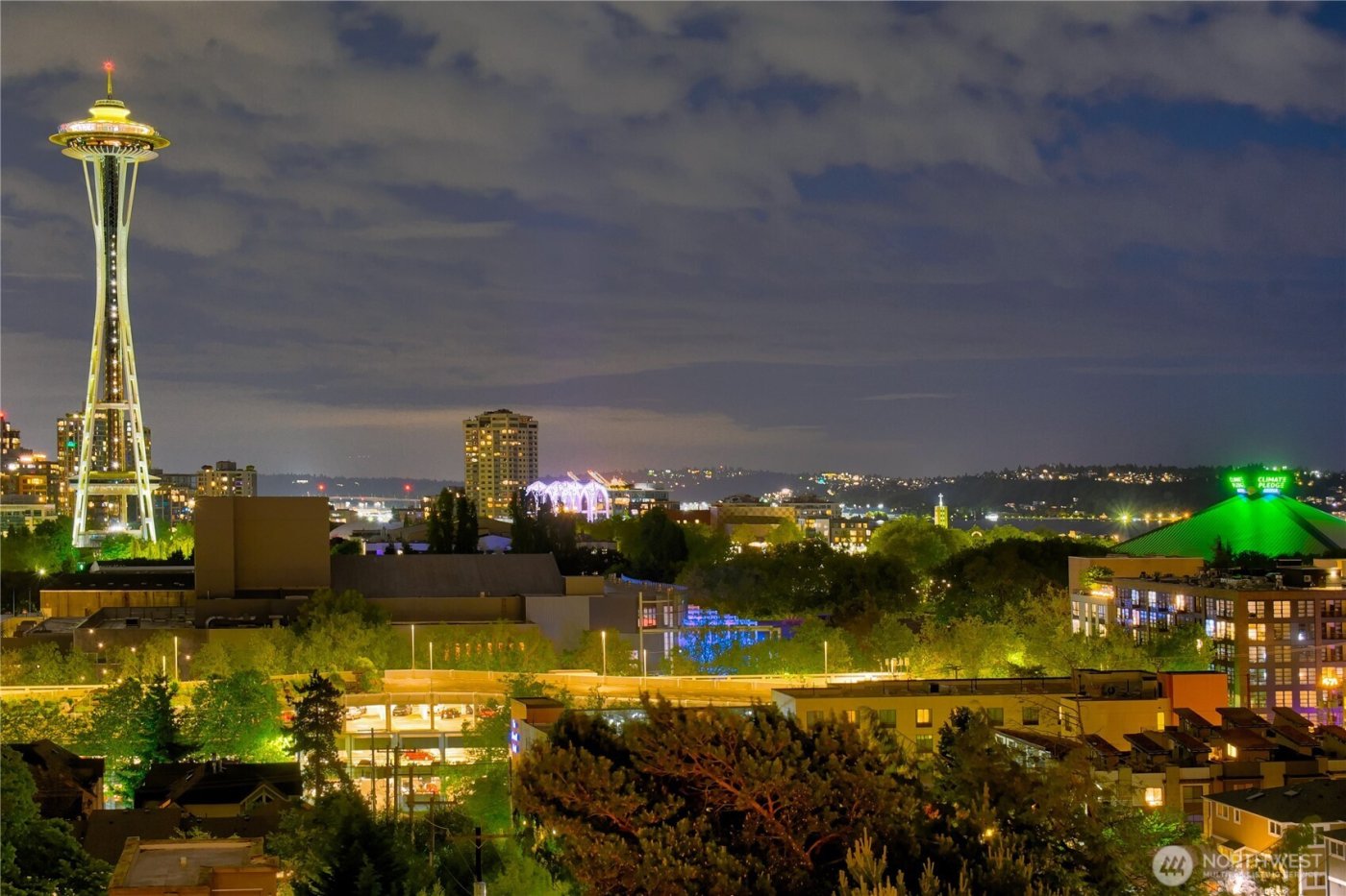 922 Nob Hill Avenue N, Seattle, WA 98109