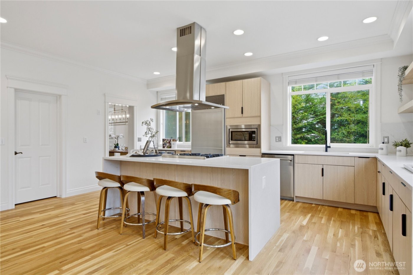 612 128th Avenue NE, Bellevue, WA 98005