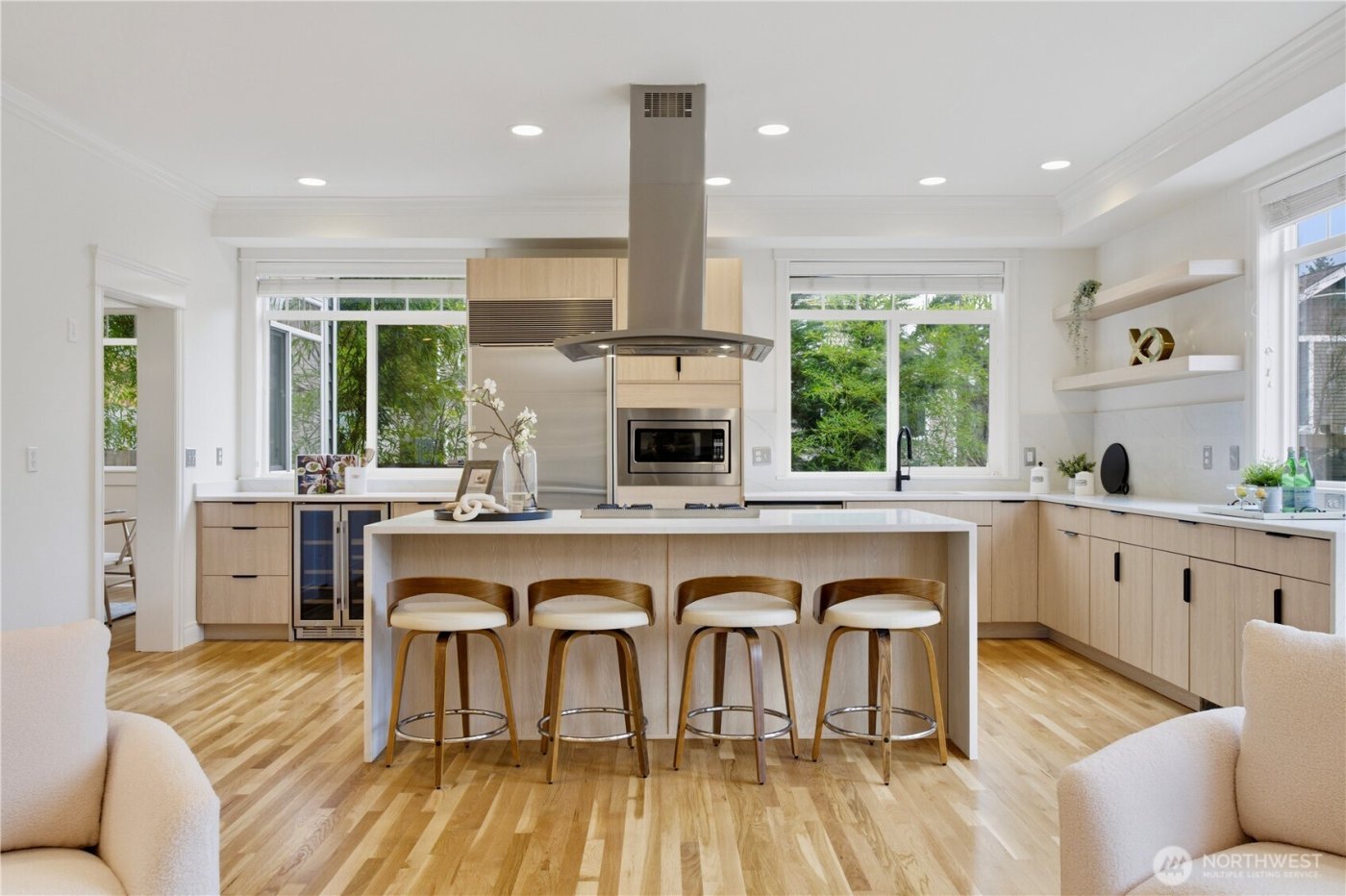 612 128th Avenue NE, Bellevue, WA 98005