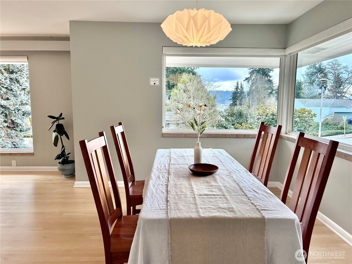 3744 NE 165th Street , Lake Forest Park, WA 98155