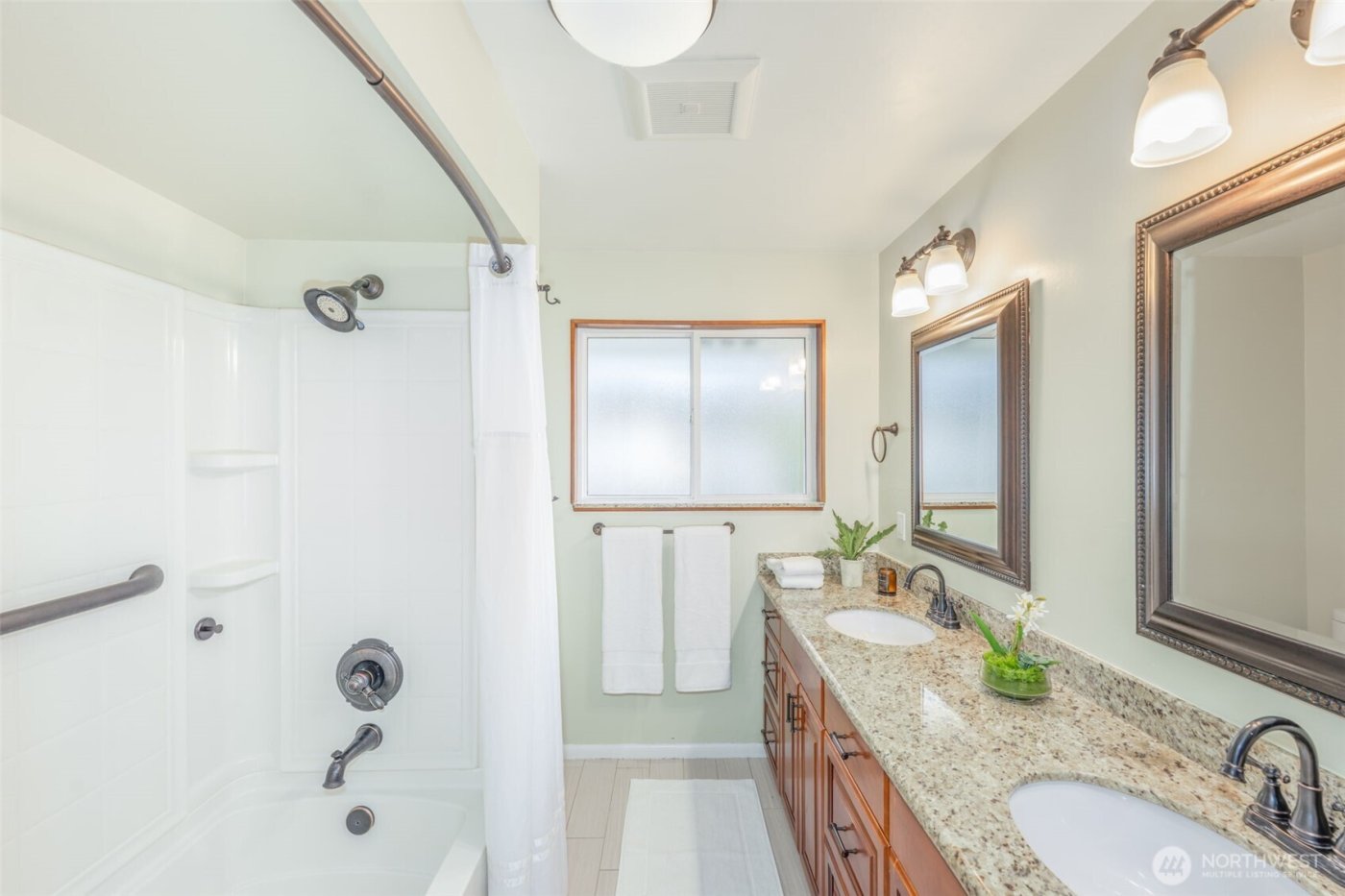 3744 NE 165th Street , Lake Forest Park, WA 98155