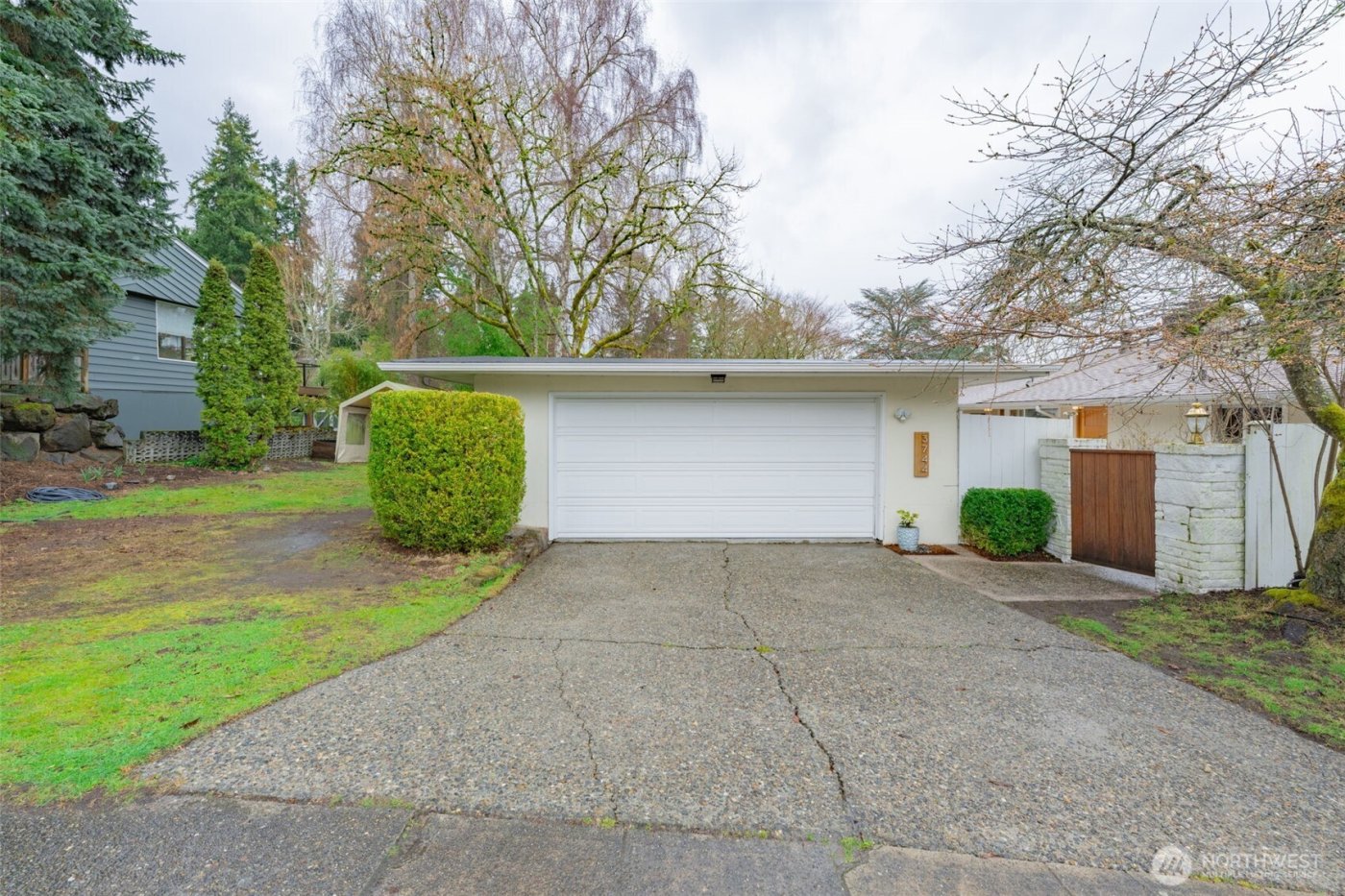 3744 NE 165th Street , Lake Forest Park, WA 98155