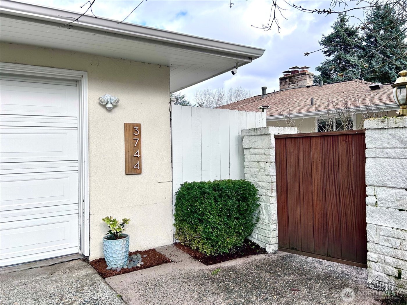 3744 NE 165th Street , Lake Forest Park, WA 98155