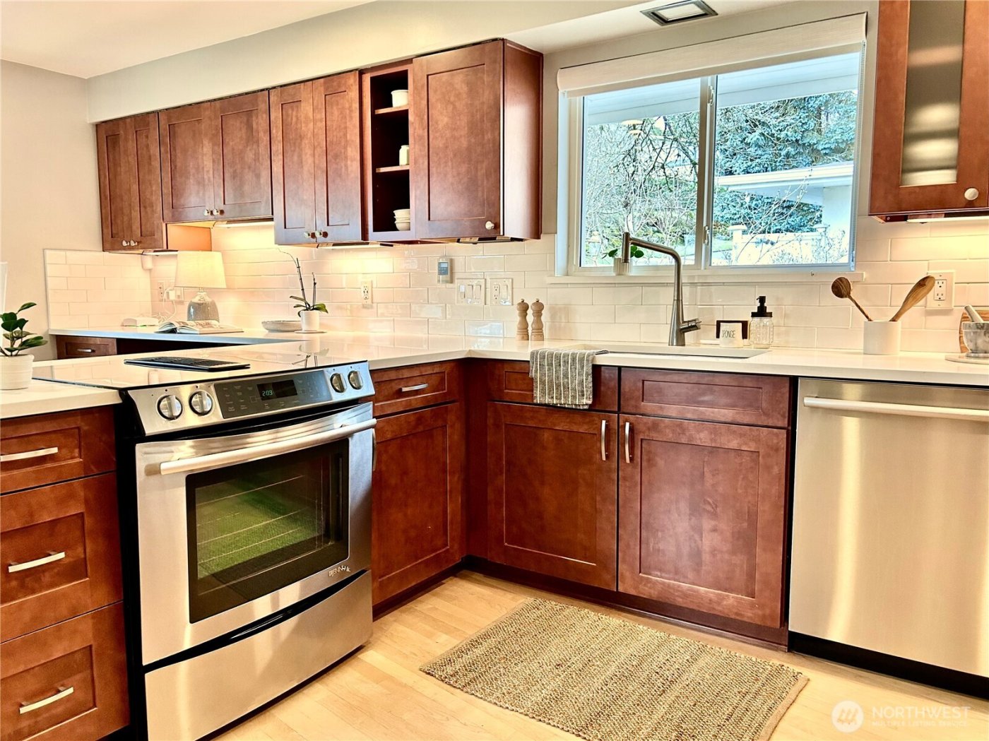 3744 NE 165th Street , Lake Forest Park, WA 98155