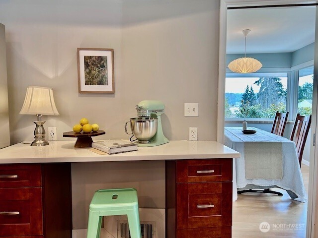 3744 NE 165th Street , Lake Forest Park, WA 98155