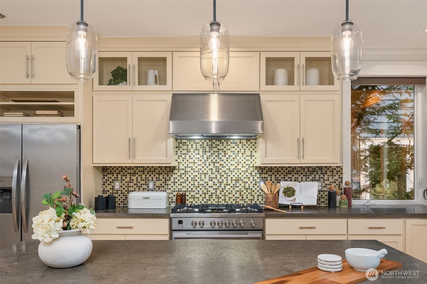 5537 37th Avenue NE, Seattle, WA 98105