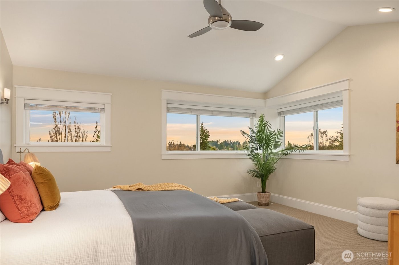 5537 37th Avenue NE, Seattle, WA 98105